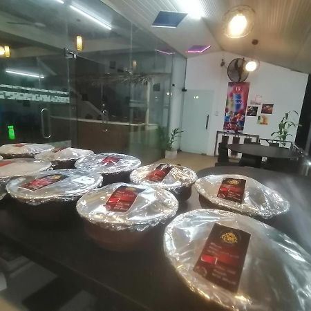 Ambula Food Court Hotel Anuradhapura Kültér fotó