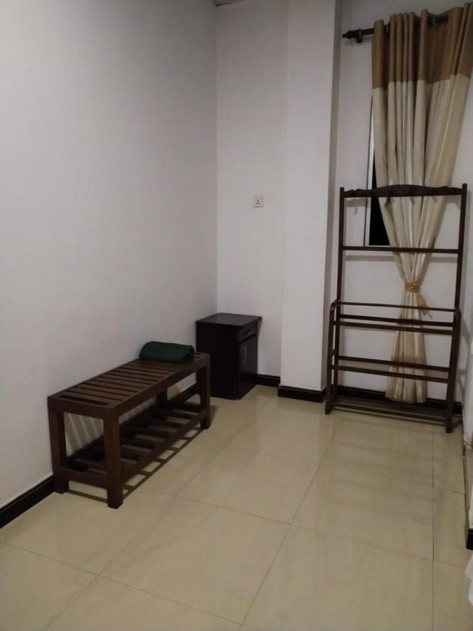 Ambula Food Court Hotel Anuradhapura Kültér fotó