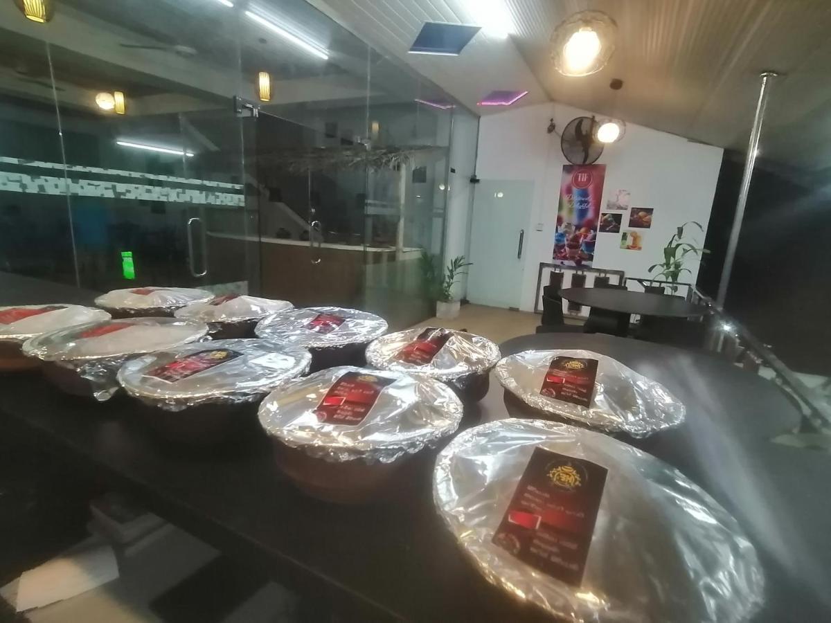 Ambula Food Court Hotel Anuradhapura Kültér fotó