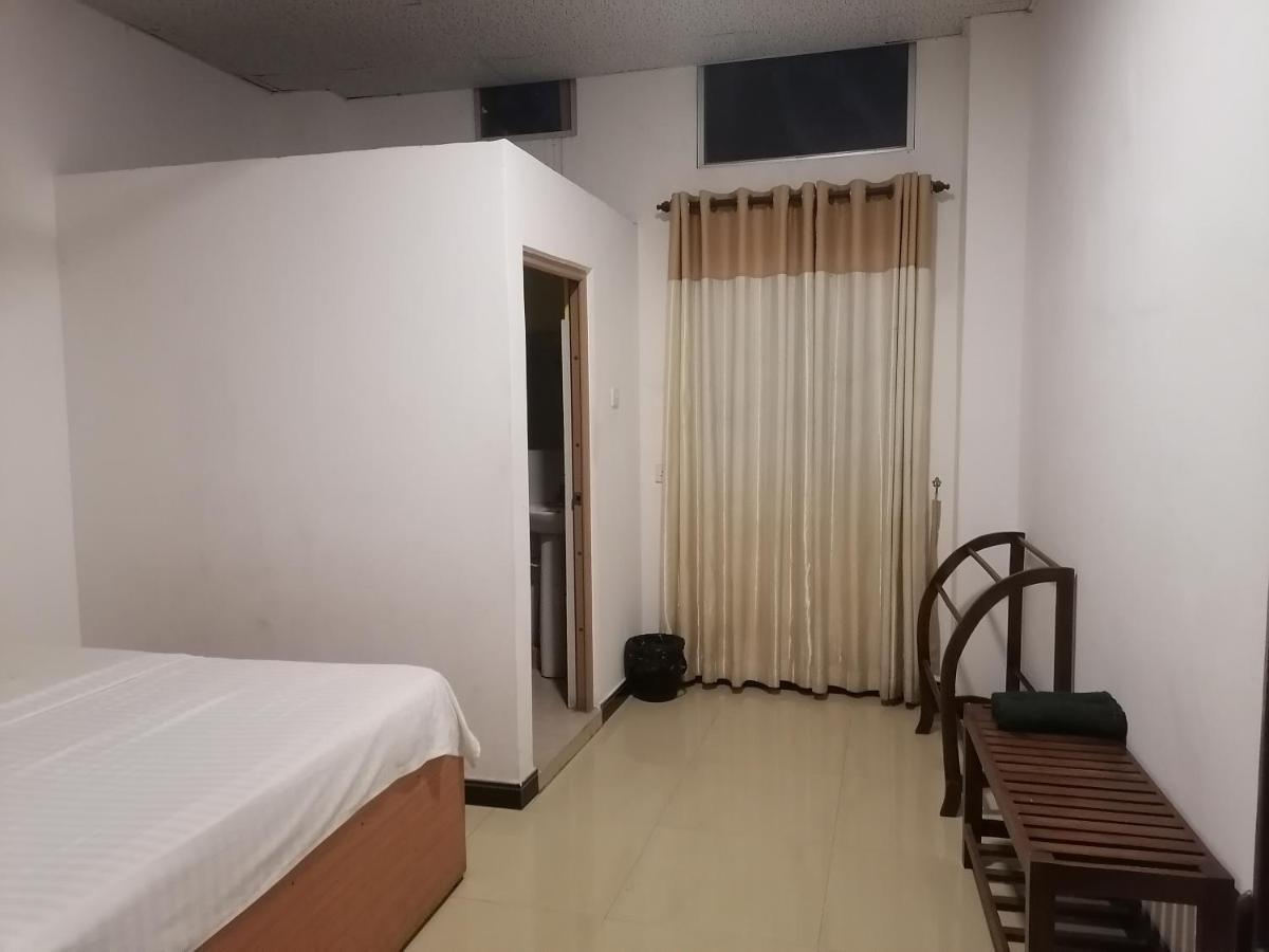 Ambula Food Court Hotel Anuradhapura Kültér fotó