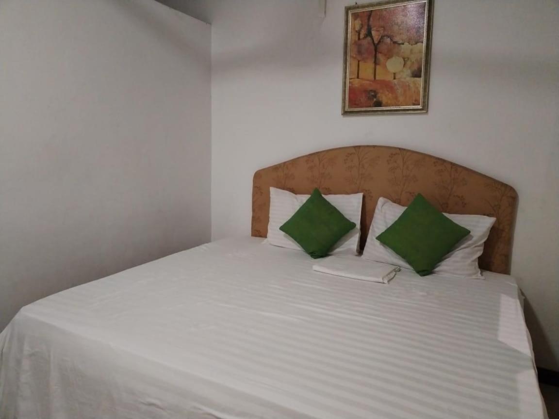 Ambula Food Court Hotel Anuradhapura Kültér fotó
